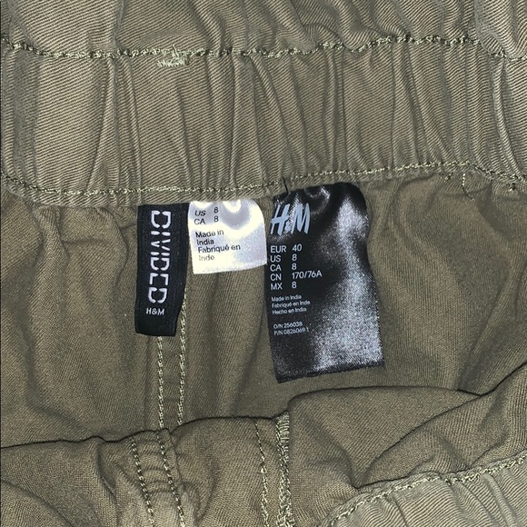 Olive green shorts (belt is removable) - Picture 3 of 4